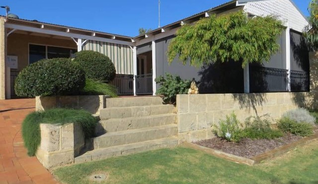 Jane's Beach House - Bed linen supplied - Pet Friendly - No cleaning fees in Guilderton