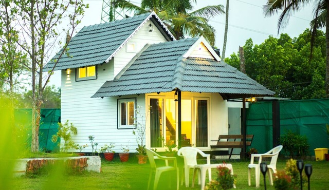 JC Den Villa Kochi by VOYE HOMES