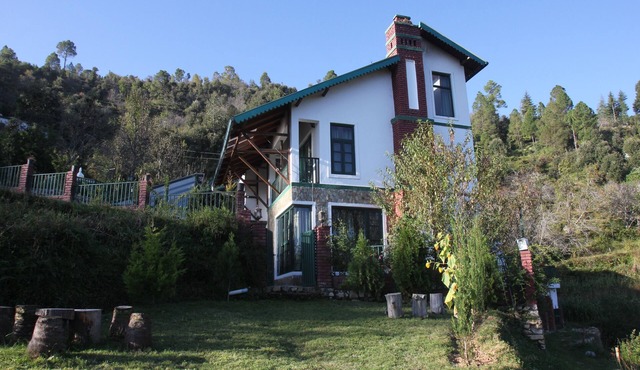 Joie de Vivre- Charming cottage with 6 bedrooms in Mukteshwar