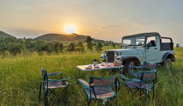 Jungle Abode by StayVista, nestled in the jungle, featuring a swimming pool, terrace, indoor games & the thrill of a safari