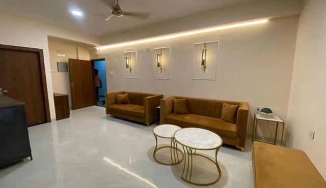 Kashi Abode Centrally located Modern 3bhk Apartment at Varanasi by Roamhome
