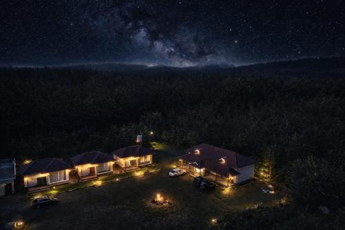 Kavalubare Retreat by Dazzle Destinations - Private Cottages and Near to City