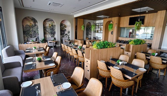 Kings Kraft The Park Executive Hotel