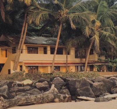 Kizhunna rock beach house
