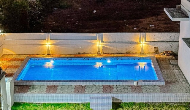 Kovalam Club House Cool 4-bedroom villa with AC in vibrant Chennai