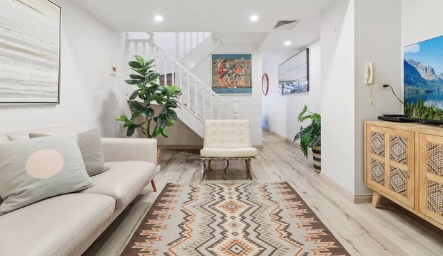 KOZYGURU | AUBURN | Designed Home 2 Bed with FREE Parking in Auburn