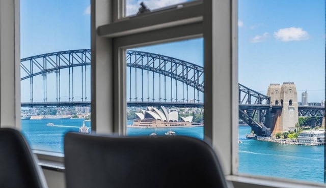 KozyGuru | McMahons Point | Opera House View
