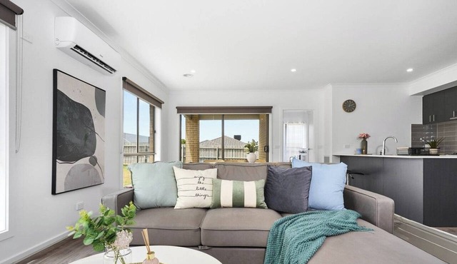 KozyGuru | Pakenham | Comfortable 4-Bedroom House in Pakenham