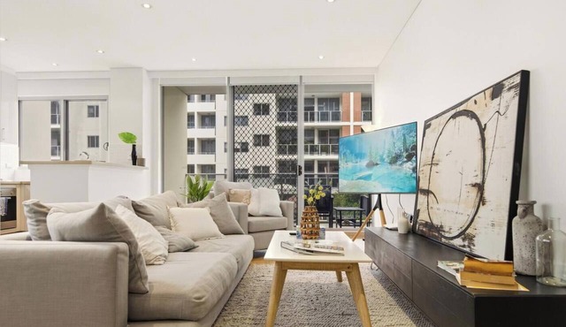 KozyGuru | Rosebery | Resort-Style Living Gem