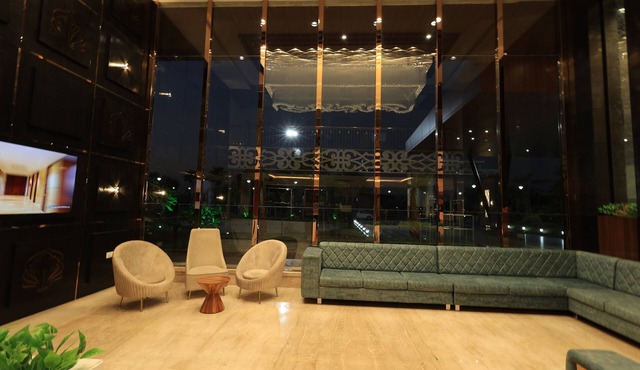 Krishna Hotel And Resort