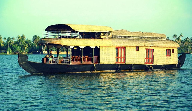 Kumarakom Heritage Houseboats