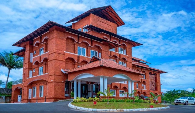 Kumbanad Heritage Hotel