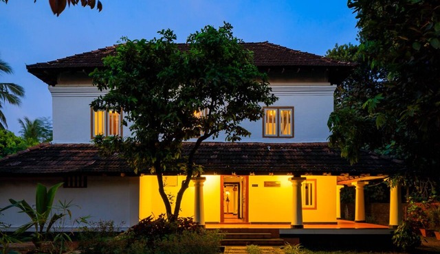 “Kunnampath Heritage Nalukettu” is a 200-year-old standalone property located about 1.5KM from the city center and downtown.