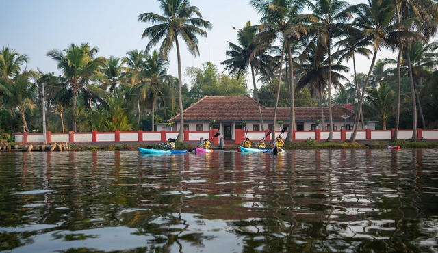 Kuttanad Kayak Club- Riverside Heritage Homestay In Alleppey Backwater village