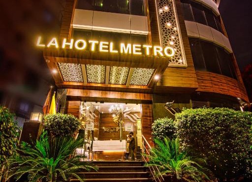 La Hotel Metro near BKC