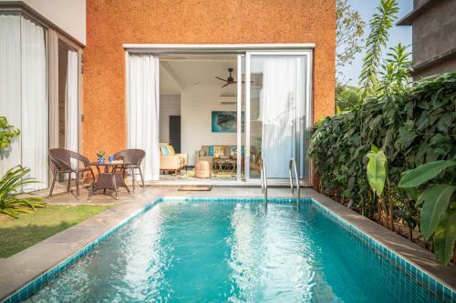La Risa by The Blue Kite - 2 BHK Villas near Vagator Beach, Private Pool with Kitchen, Balcony, Security