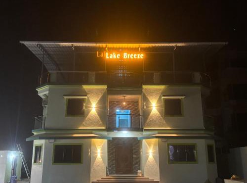 Lake Breeze Resort