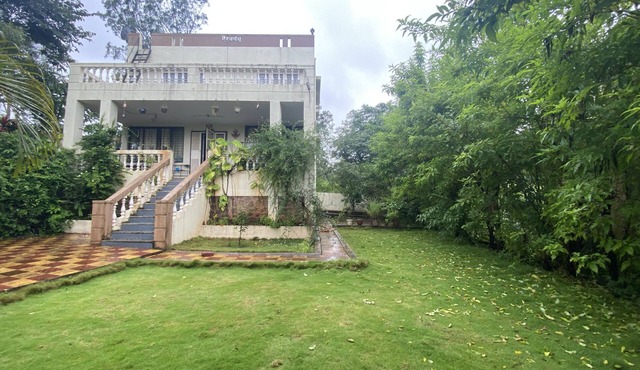 Lake view Manor