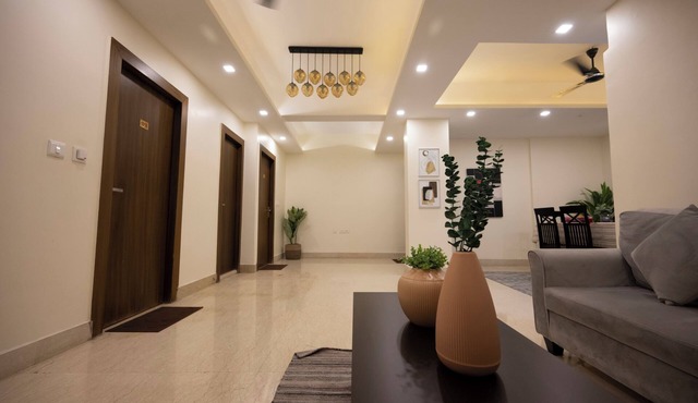 LAKESIDE SUITES
