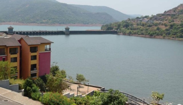 Lakeview 2-bedroom apartment with AC in Lavasa