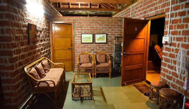 Lakeview cottage in scneic Kolvan valley near Lonavala/Pavana