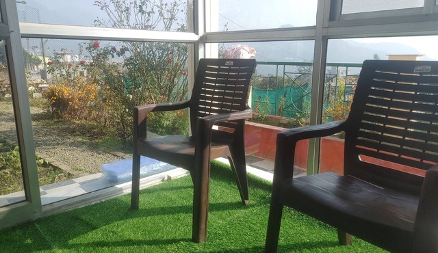 Large Cottage with Valley View - 5 minutes walk from Lake!