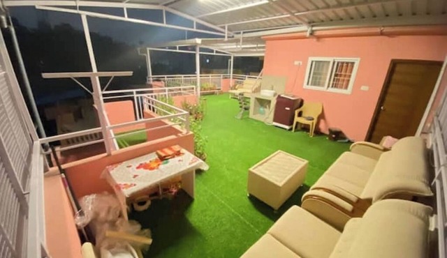Large studio with patio, for girls and couples