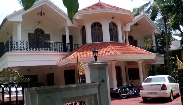 Large villa in kottayam town with 6 bedrooms