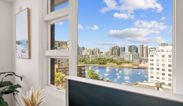 Lavender Bay: Harbour & Luna Park Views
