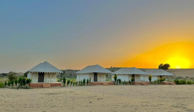 Lazy Camel Desrert Camp