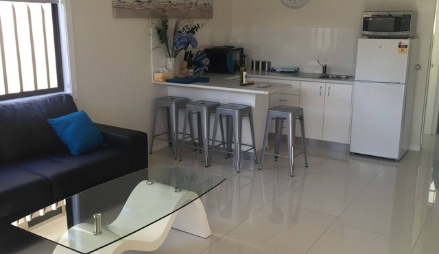 LAZY DAYZ SHELLHARBOUR is less than 5 mins walk to 2 beaches and Little Lake