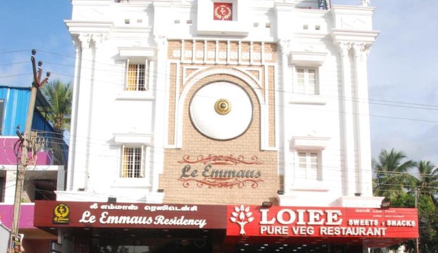 Le Emerald Residency