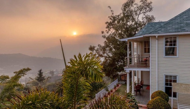 Le Reve Valley - Canadian cottage 1 - 3BHK Luxury cottage,Bonfire,Barbeque,Gym,Kids play zone,Lake view