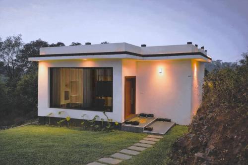 Leaf N Leisure - Deluxe 2 Bedroom Private Villa