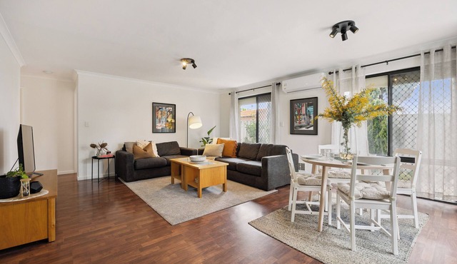 Leafy courtyard Pet friendly Free parking in North Perth
