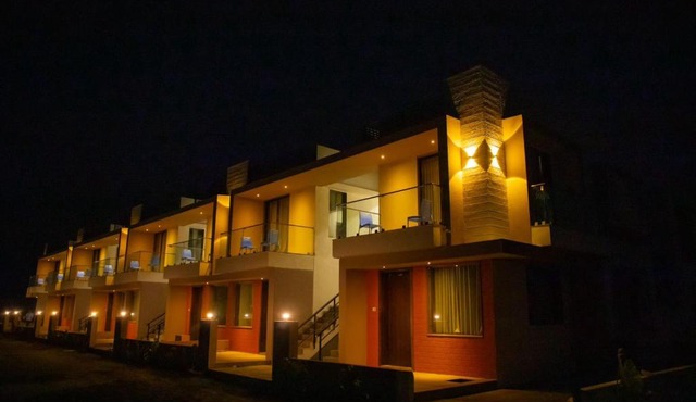 Leena Resort in Garudeshwar