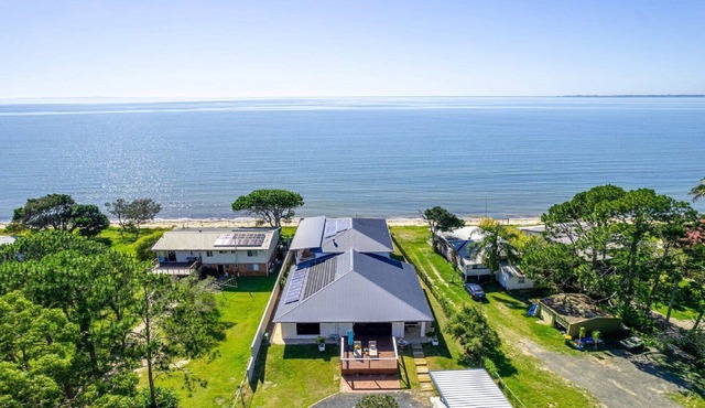LET IT BE - Luxury Beachside Retreat in BEACHMERE