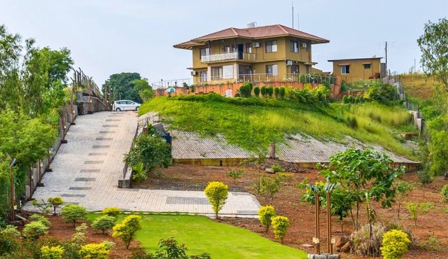Lily Villa, Igatpuri by Ebony Stays | Cosy 6 BHK with Mountain Views