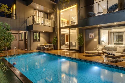 Lindsay Manor RAGA 4BHK Private Pool 1KM Beach