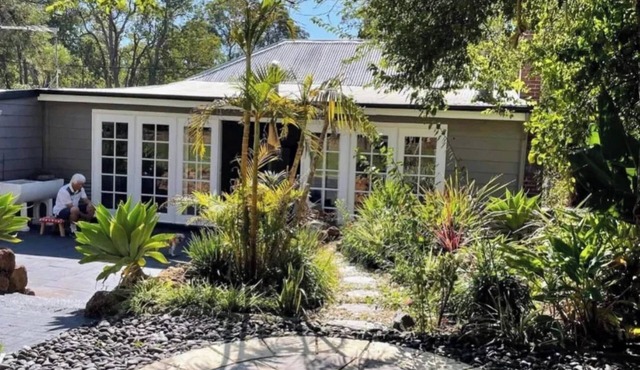 Little Sunshine Cottage - Sunflower Room (Hosted) in Mount Helena