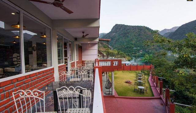 LivingStone Riverside Hills Resort Classic Room