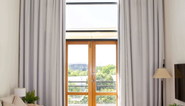 Loft-Style CBD 1-Bed with Rooftop Terrace & BBQ in Canberra