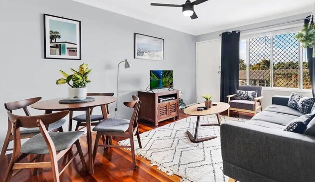 Look no further than this stunning 2BR property in the heart of Annerley, QLD. in Annerley