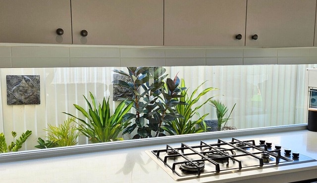`Lotus` Spacious 4BR Home in Mango Hill | Sleeps 8 in Mango Hill