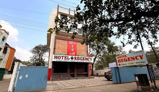 Lovely 1-bedroom hotel with AC in charming Nashik