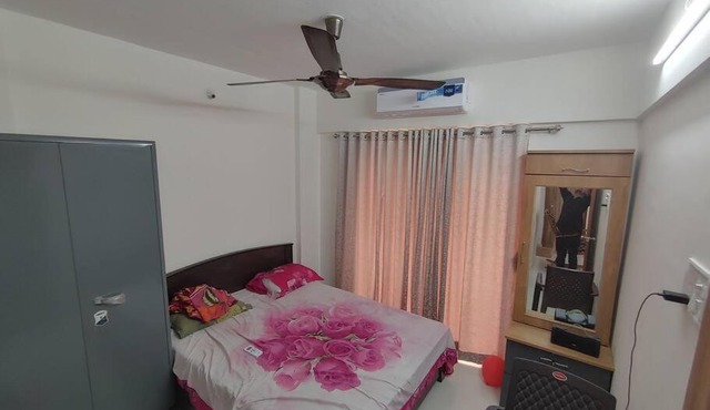 Lovely 2 bed Condominium with free parking