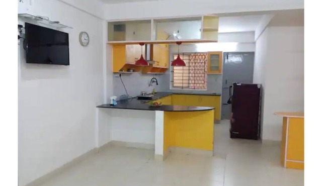 Lovely 3 Bedroom With Open Kitchen & Parking