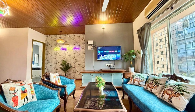 Lovely 3BHK Serviced Apt near ISKCON Temple, Juhu Mumbai