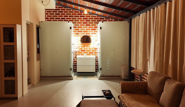 Lovely Brick farmhouse with AC in bustling Bengaluru - close to Nandi Hills