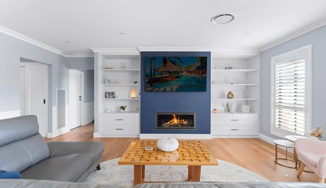 Lovely Laffing Waters - Modern + Peaceful with Gym in Laffing Waters
